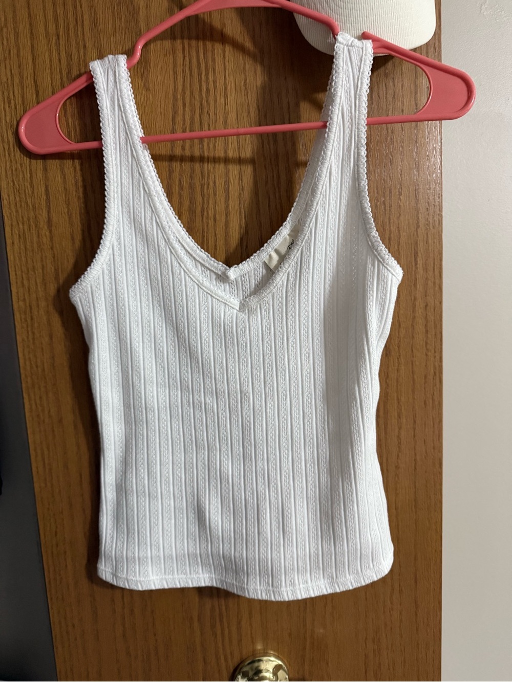 Universal Thread White Ribbed V-Neck Tank